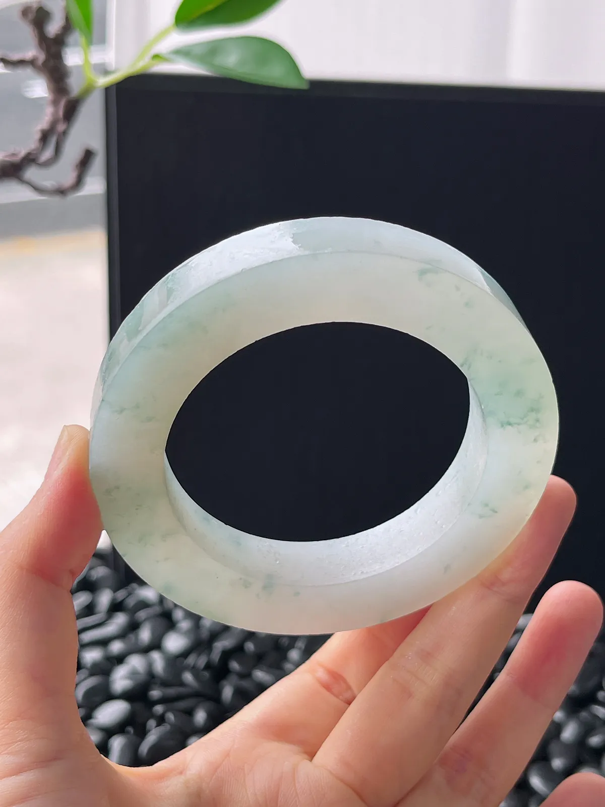 翡翠镯胚，⭕️正圈最大做64，圆条最大做60。最小做55。尺寸80-55-12-12