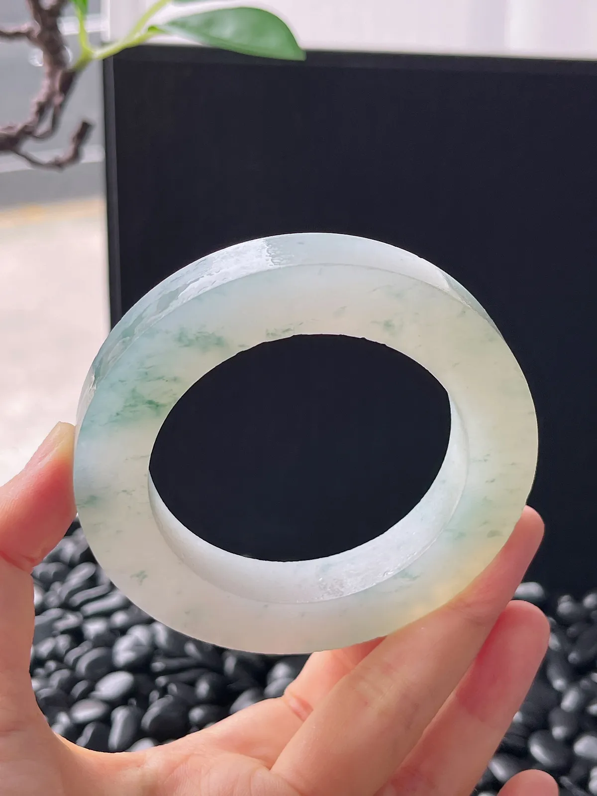 翡翠镯胚，⭕️正圈最大做64，圆条最大做60。最小做55。尺寸80-55-12-12