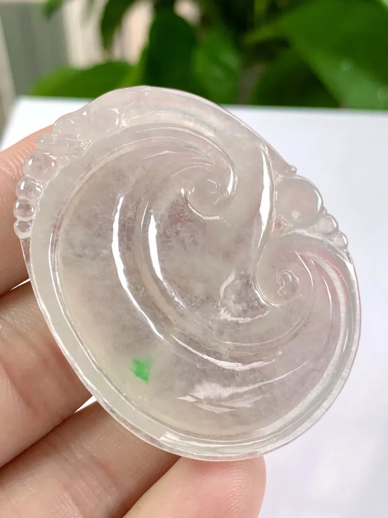 缅甸天然翡翠A货，大件冰种起胶飘绿如意吊坠挂件，尺寸：52/42.6/6.1mm
