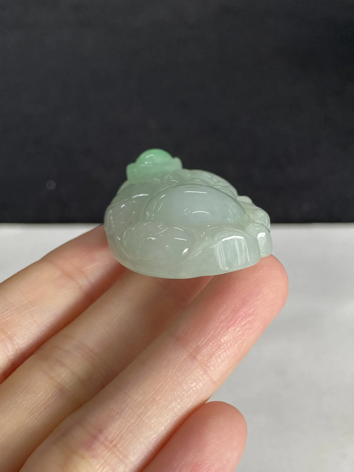 翡翠糯化种飘绿吊坠