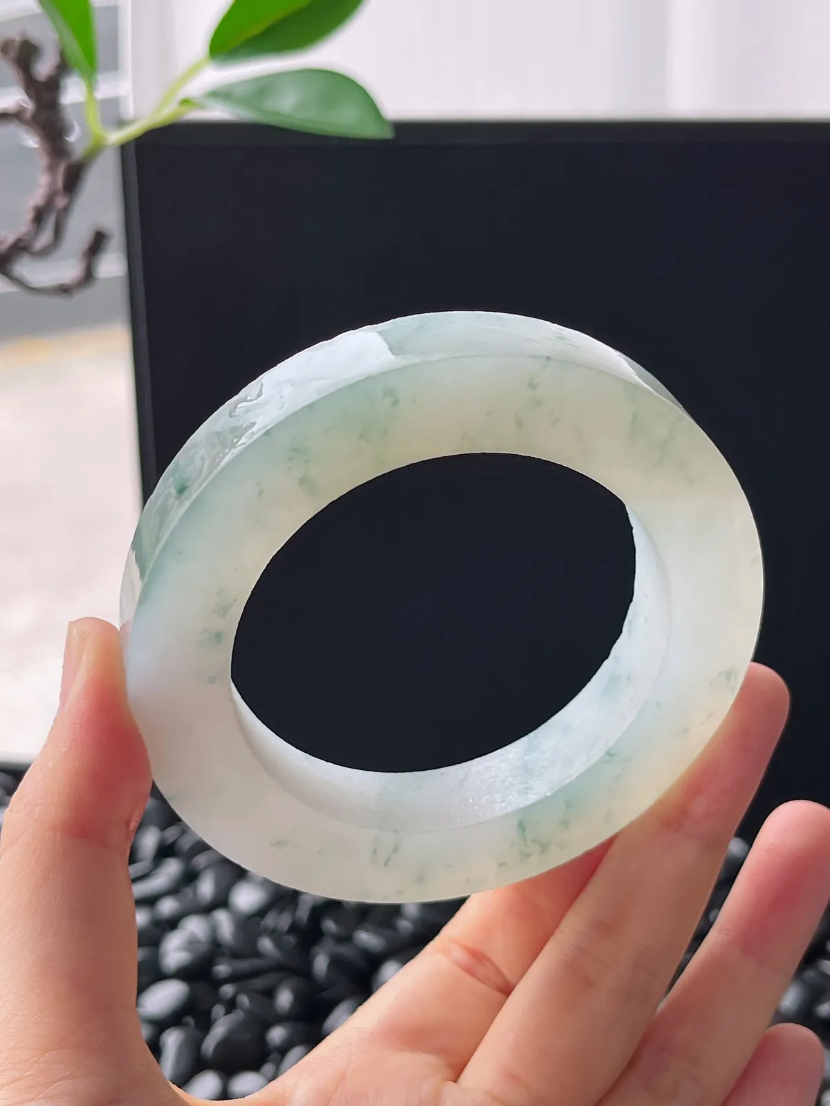 翡翠镯胚，⭕️正圈最大做64，圆条最大做60。最小做55。尺寸80-55-12-12