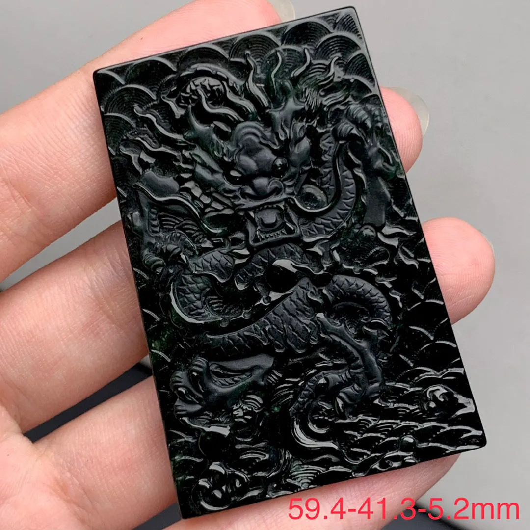 缅甸墨翠龙牌挂件，黑度油黑发亮 种老起胶 肉细 打灯通透 色绿，可打孔绑绳佩戴或镶嵌，雕工精美 大尺