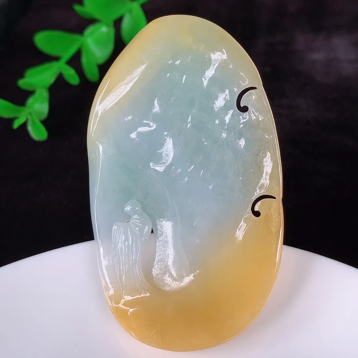 自然光实拍，大件冰润冰黄翡翡翠悟道吊坠，翡翠悟道寓意“祥和，安宁，吉祥，幸福”，佩戴效果优雅迷人，性价比超高！#60.14