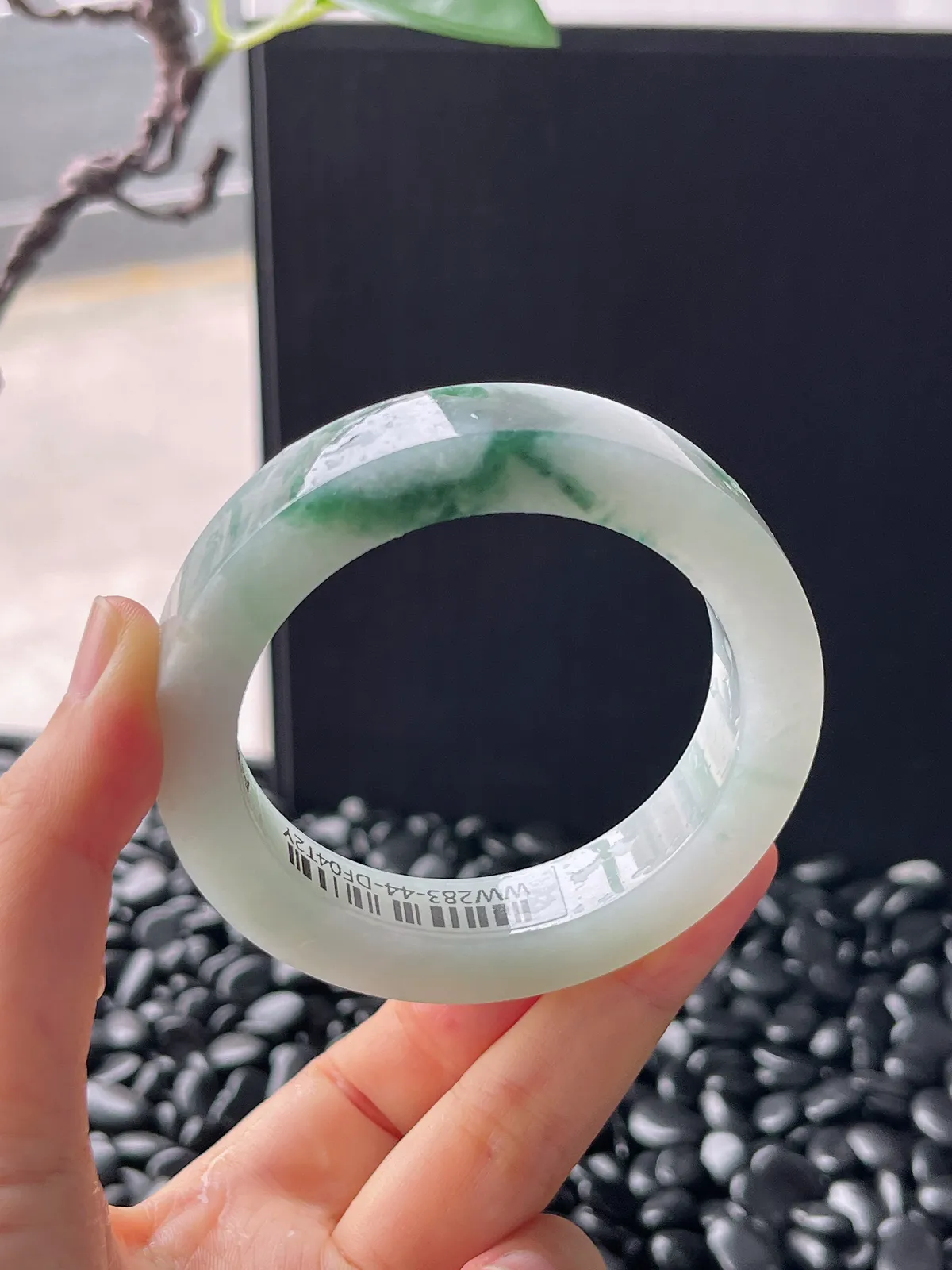 翡翠镯胚，带镯心，⭕️正圈最大做55，圆条最大做51。最小做53。尺寸71-53-12-9