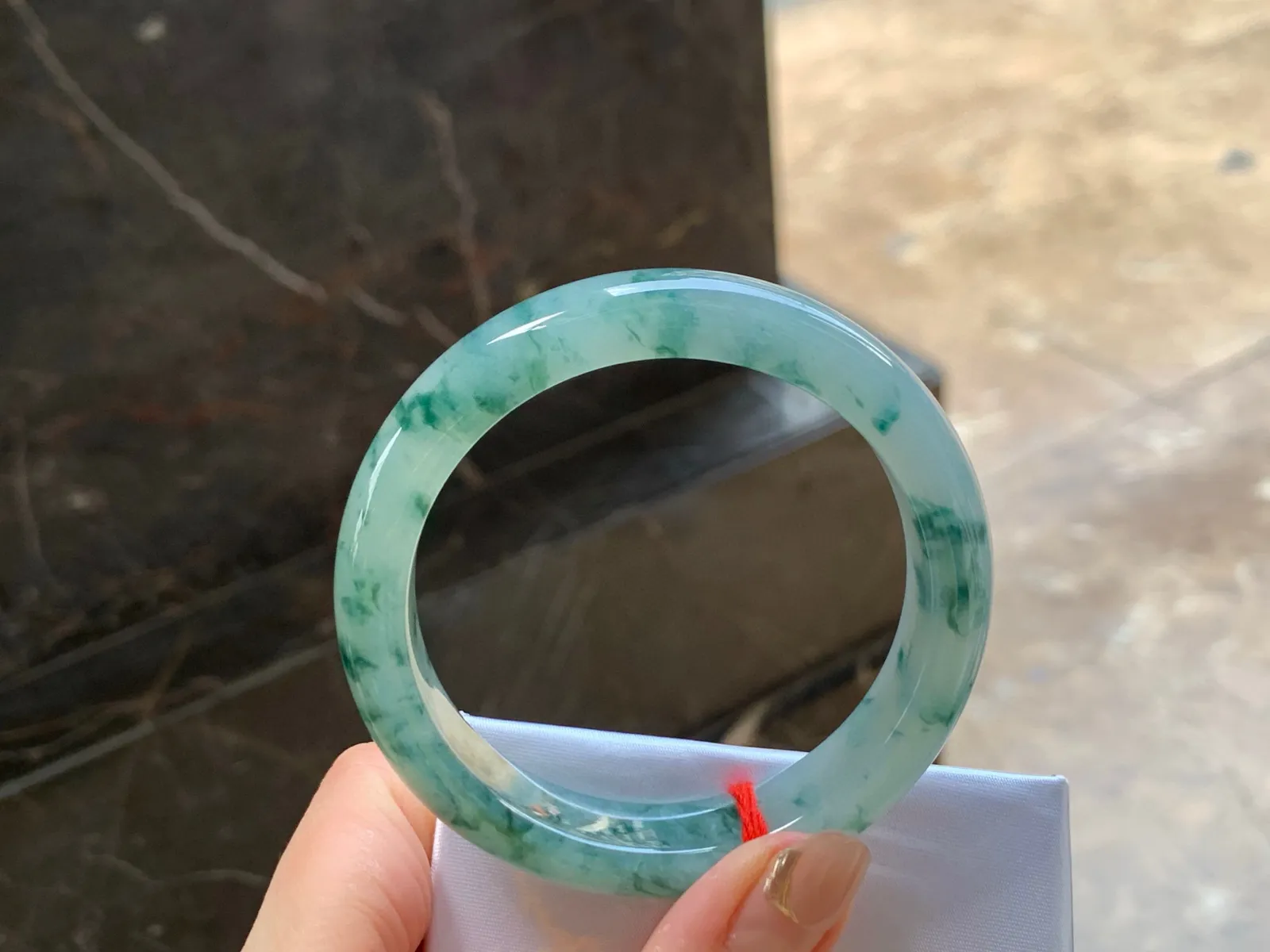 飘花手镯
水润清爽 55.2/12/8mm