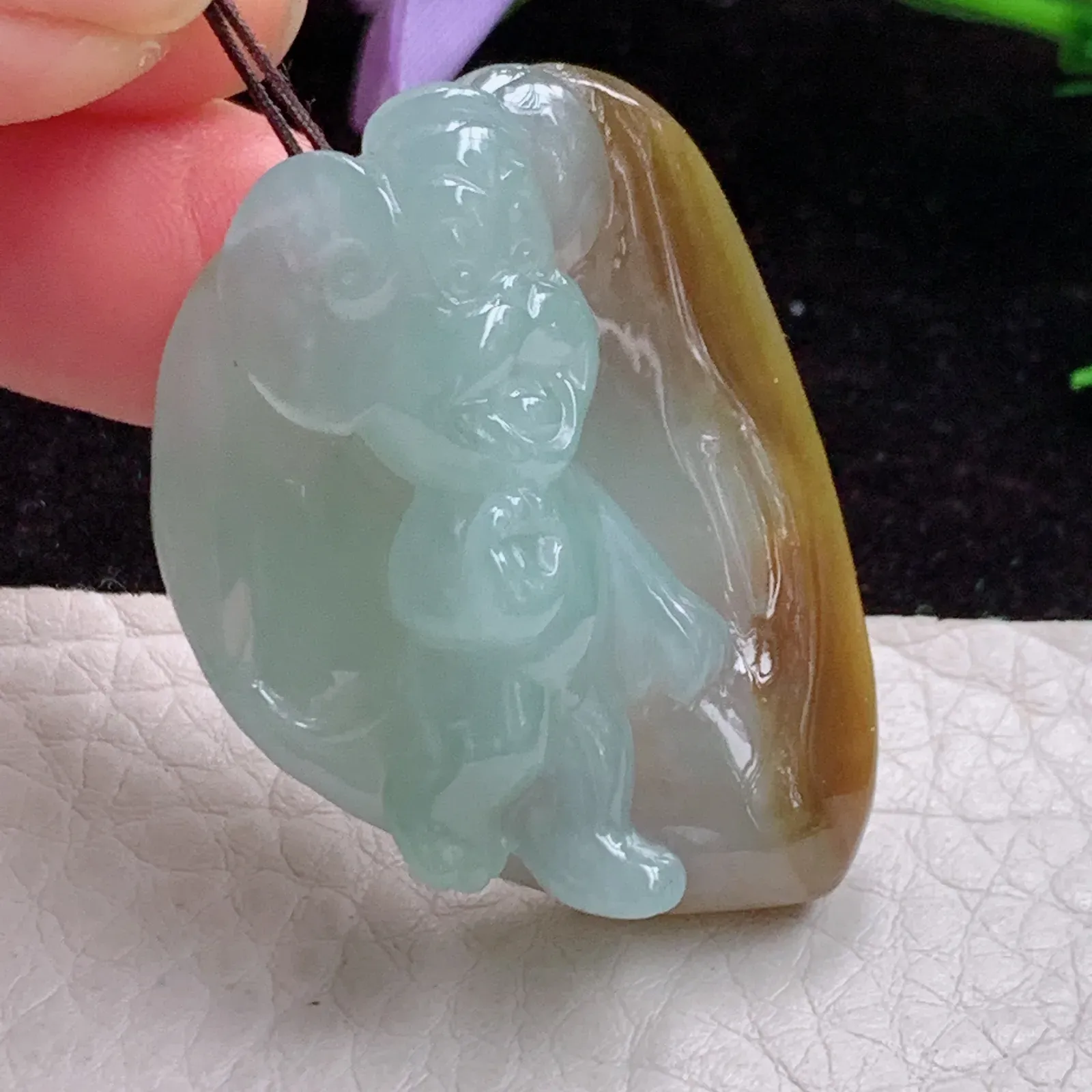 lz实拍38*28.9*14.2老坑精雕胶感双彩可爱卡通米老鼠翡翠鼠玉吊坠