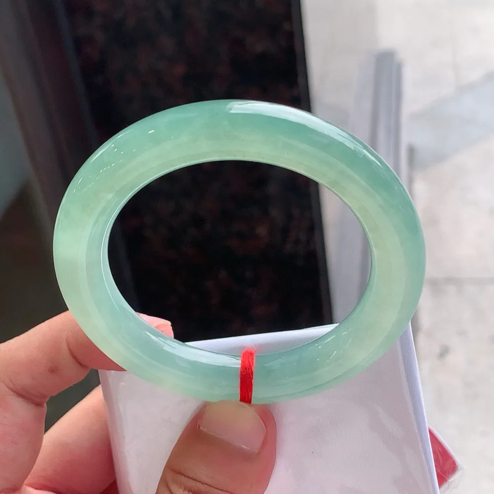 圆条冰玻甜绿 无瑕 尺寸:55.4/10.9 种色俱佳