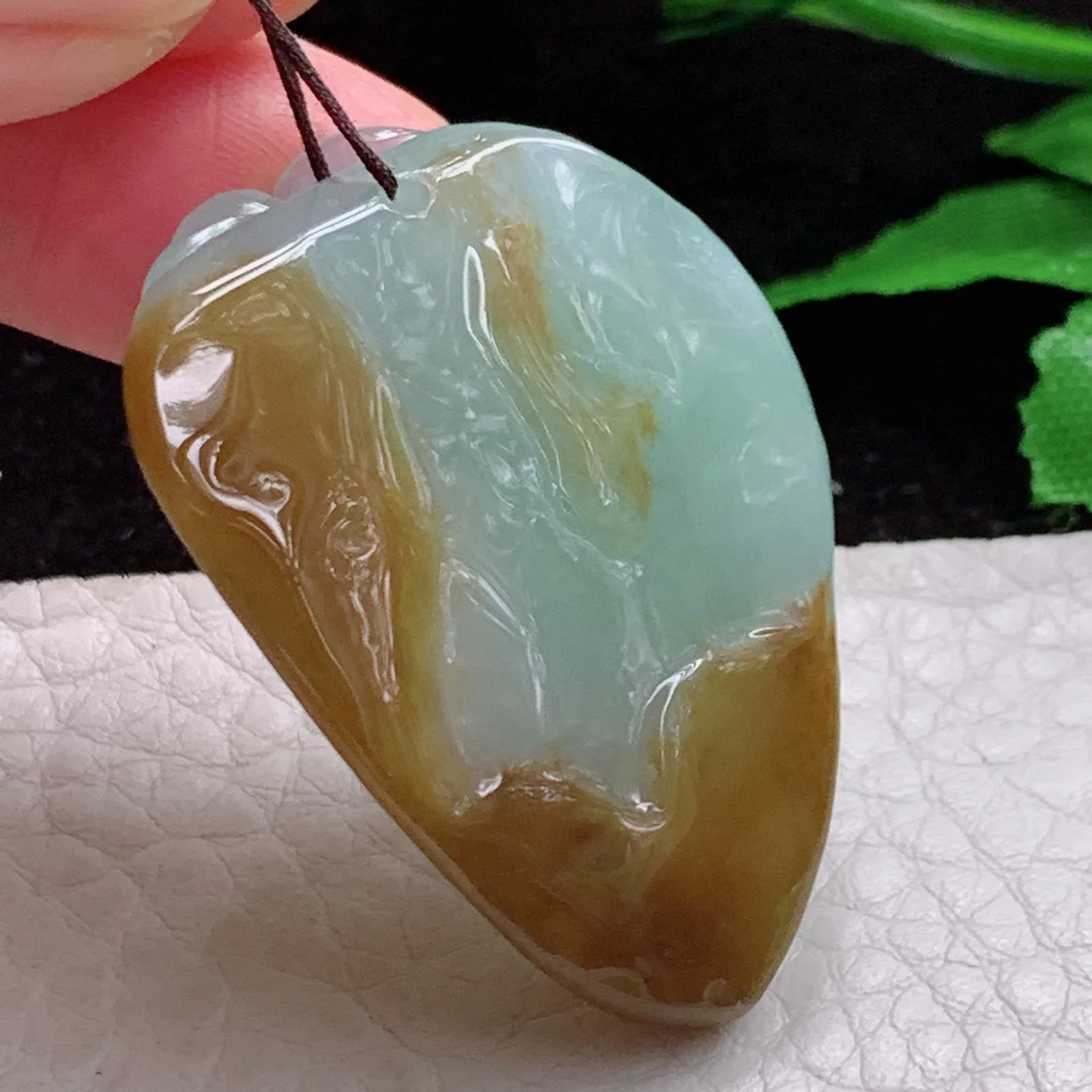 lz实拍38*28.9*14.2老坑精雕胶感双彩可爱卡通米老鼠翡翠鼠玉吊坠