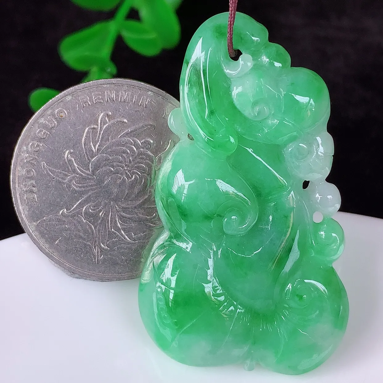 自然光实拍，冰糯种飘绿翡翠如意吊坠，翡翠如意，上身效果非常美，饱满大气，工艺美，万事如意，如意一生 #57.14