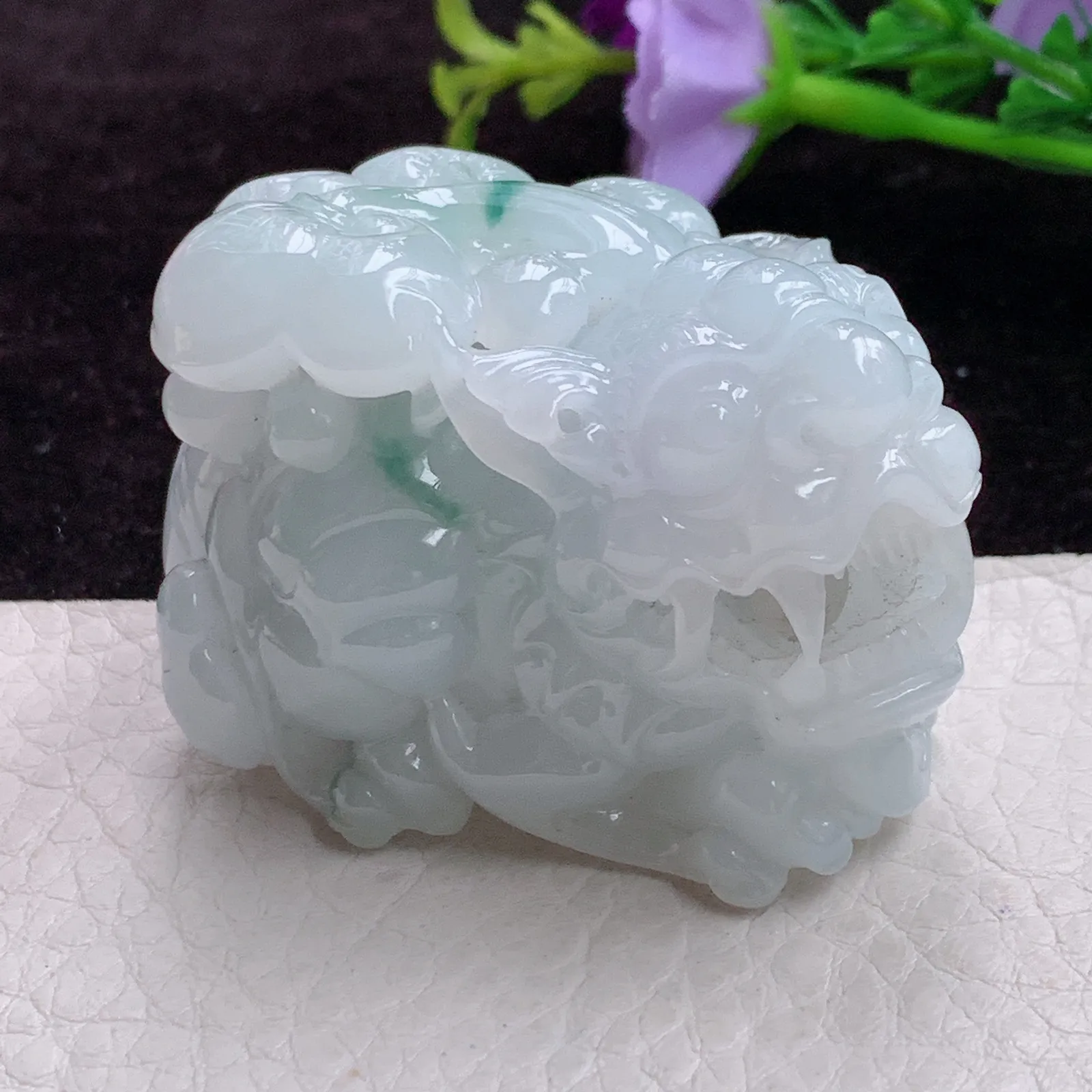 lz实拍50.3*30.9*34.5老坑精雕胶感霸气貔貅 翡翠皮休玉坠 小摆