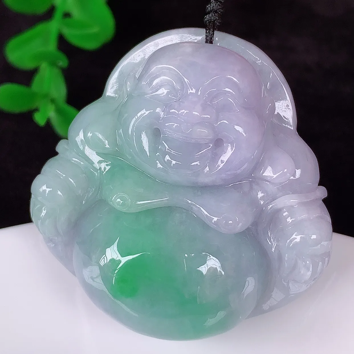 自然光实拍，大件厚装冰润冰糯种春彩翡翠佛公吊坠，饱满， 佛公亦保平安，寓意有福（佛公）相伴，配戴优雅迷人！#41.14