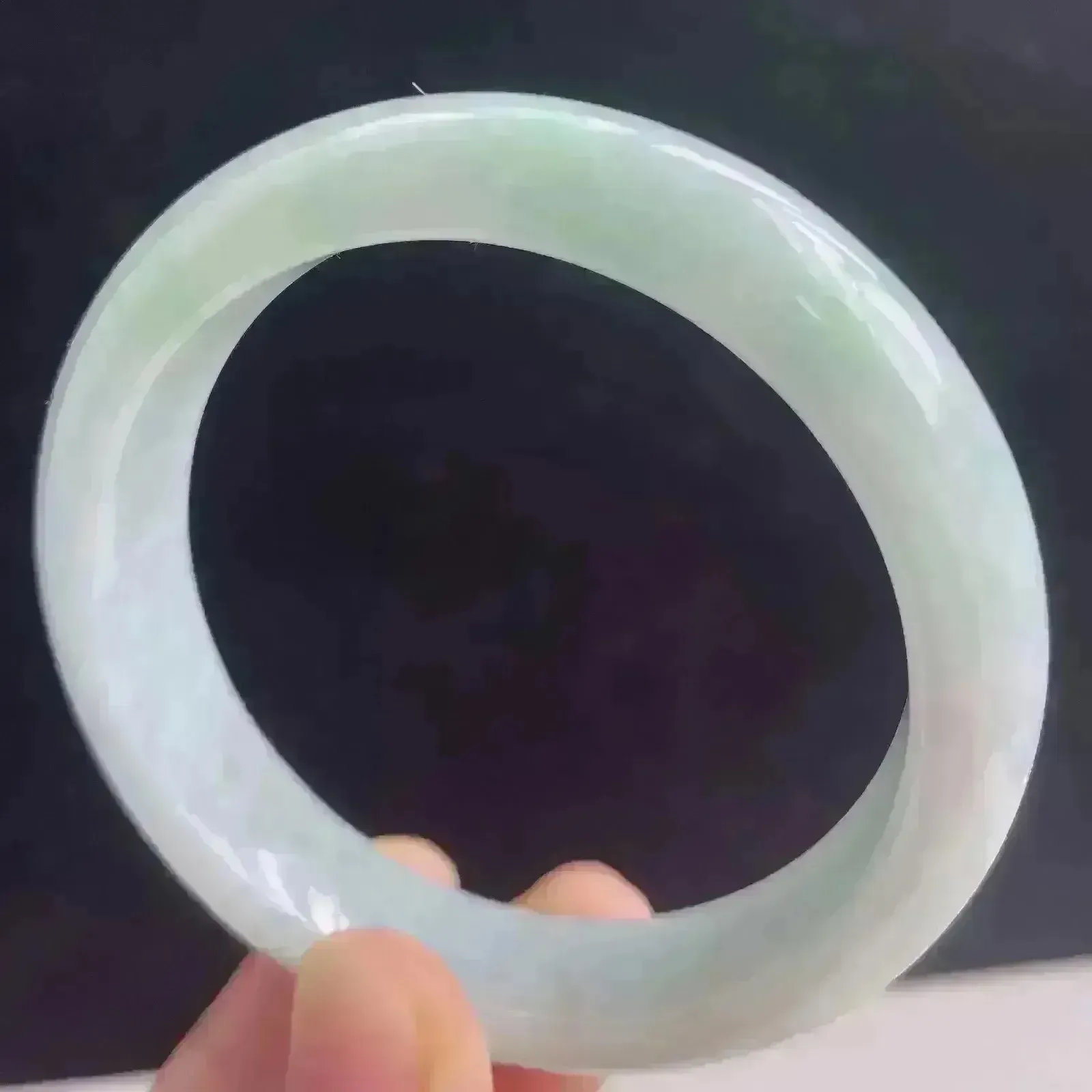 53圈有种有色天然翡翠A货玉手镯好种水浅绿水润手镯47.13 g