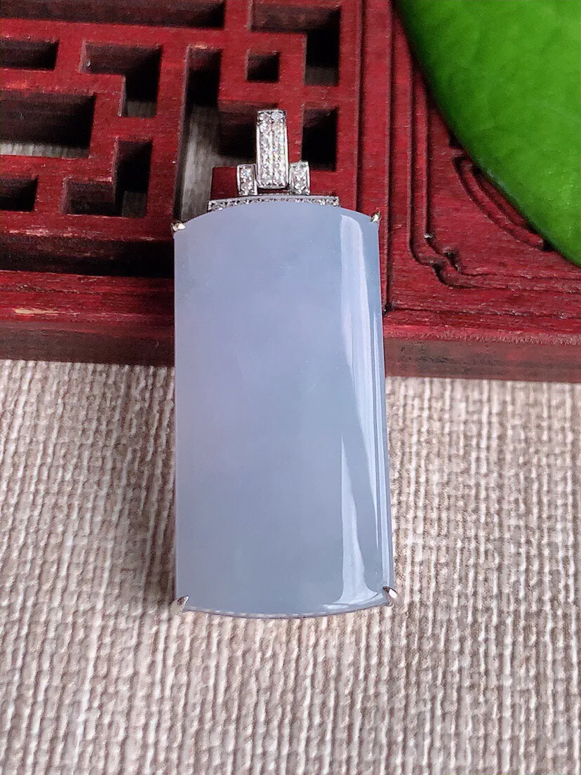 a货翡翠老坑冰种18K金伴钻镶嵌紫罗兰无事牌吊坠 尺寸34×26×13.3×5.4mm 重量4.90