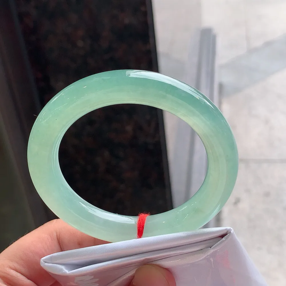 圆条冰玻甜绿 无瑕 尺寸:55.4/10.9 种色俱佳