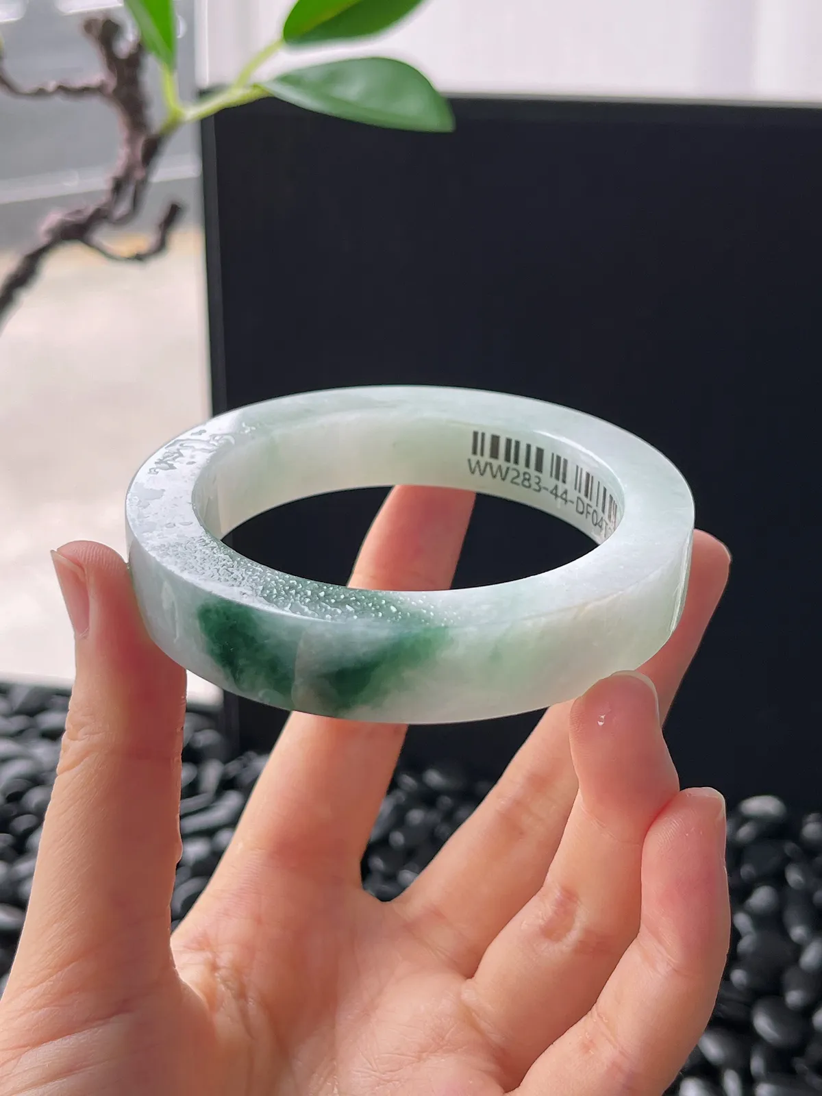 翡翠镯胚，带镯心，⭕️正圈最大做55，圆条最大做51。最小做53。尺寸71-53-12-9