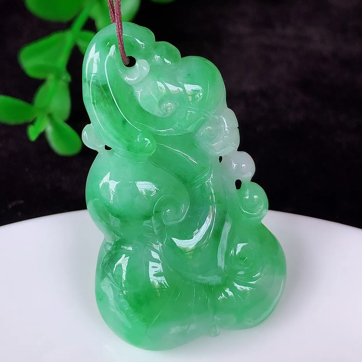 自然光实拍，冰糯种飘绿翡翠如意吊坠，翡翠如意，上身效果非常美，饱满大气，工艺美，万事如意，如意一生 #57.14
