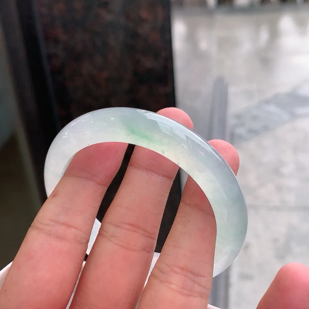 正圈冰玻阳绿 无瑕 尺寸:54.2/11.8/8.1 种色俱佳🥰🥰