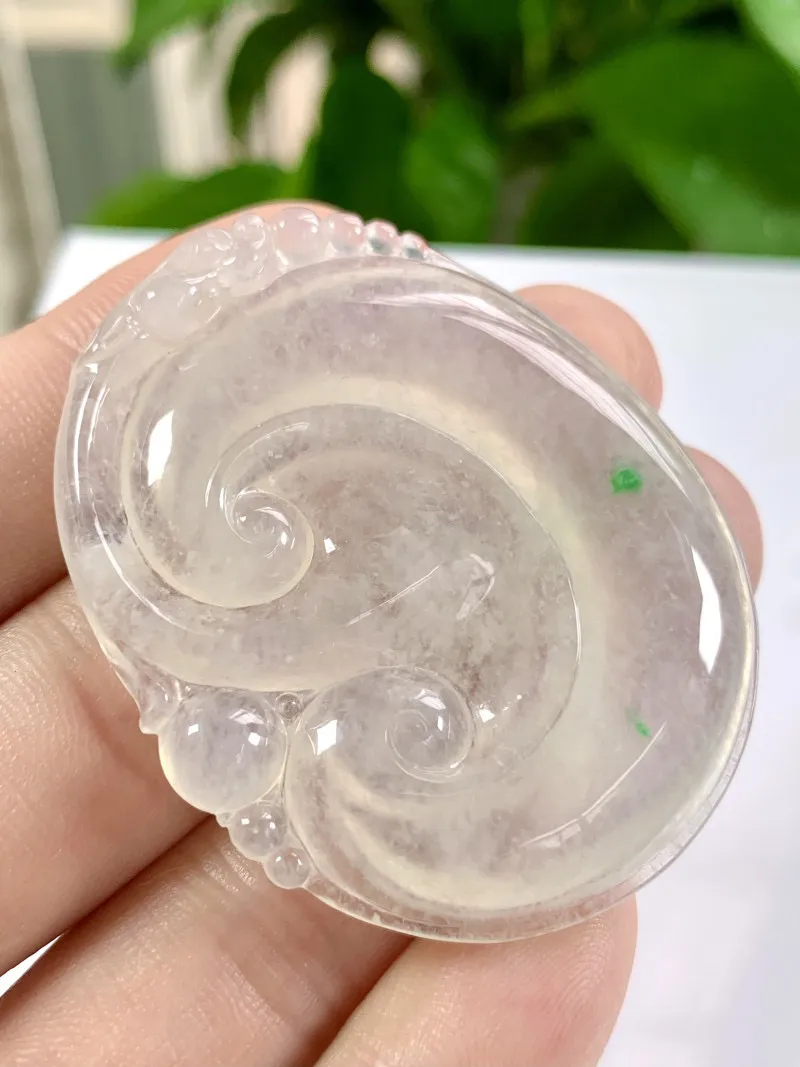缅甸天然翡翠A货，大件冰种起胶飘绿如意吊坠挂件，尺寸：52/42.6/6.1mm