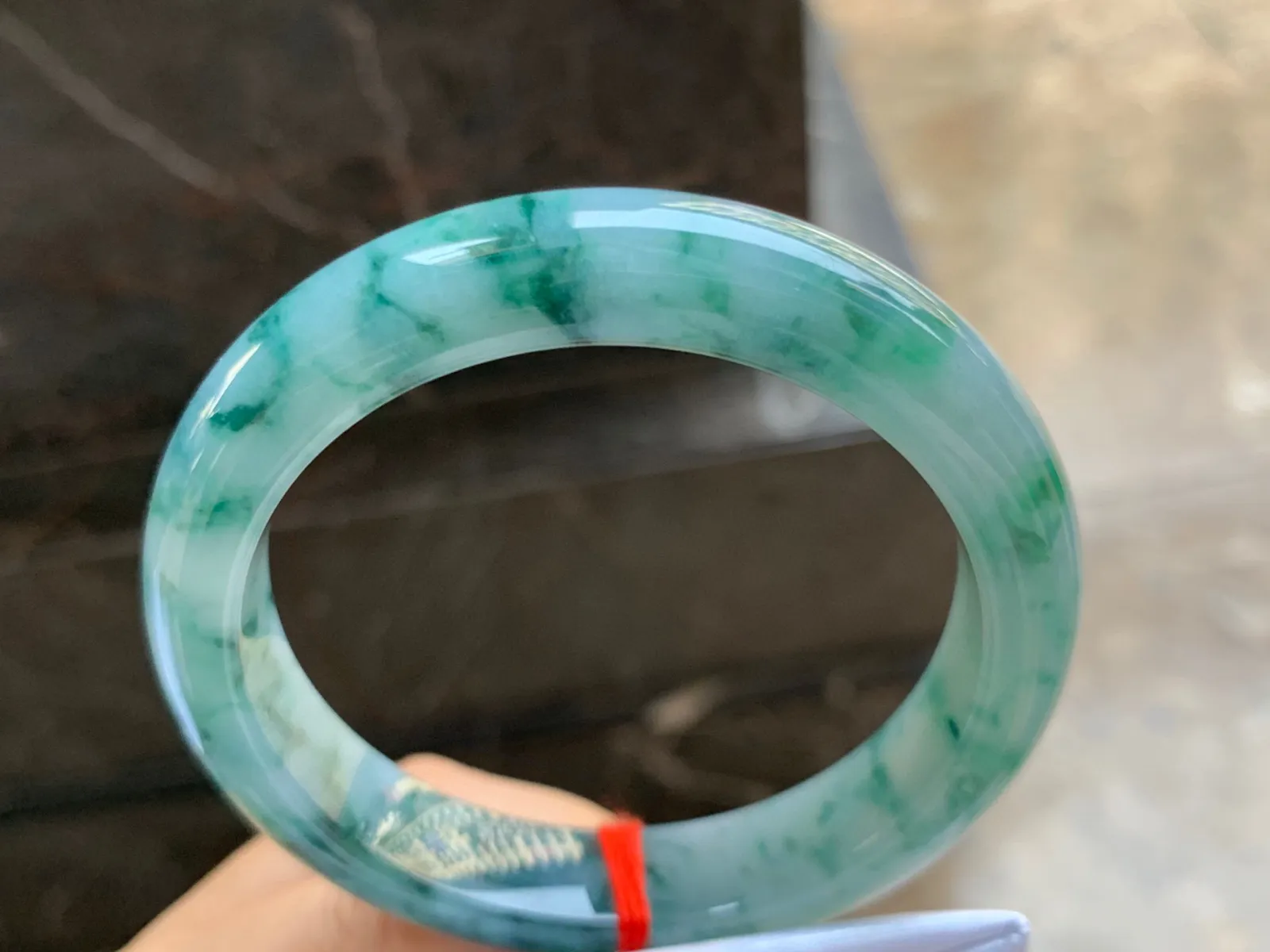 58-12.5-9mm
飘花手镯 底子细腻 花色均匀灵动