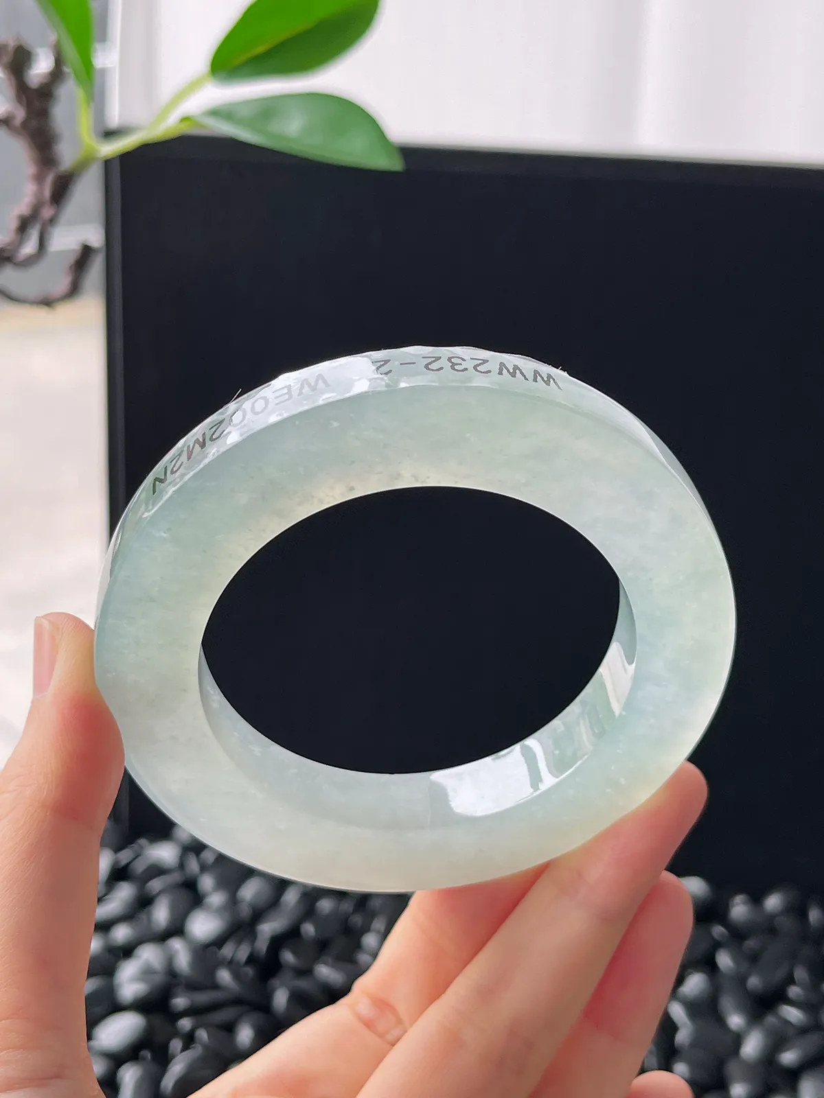 翡翠镯胚，⭕️正圈最大做64，圆条最大做60。最小做55。尺寸80-55-11-12.5