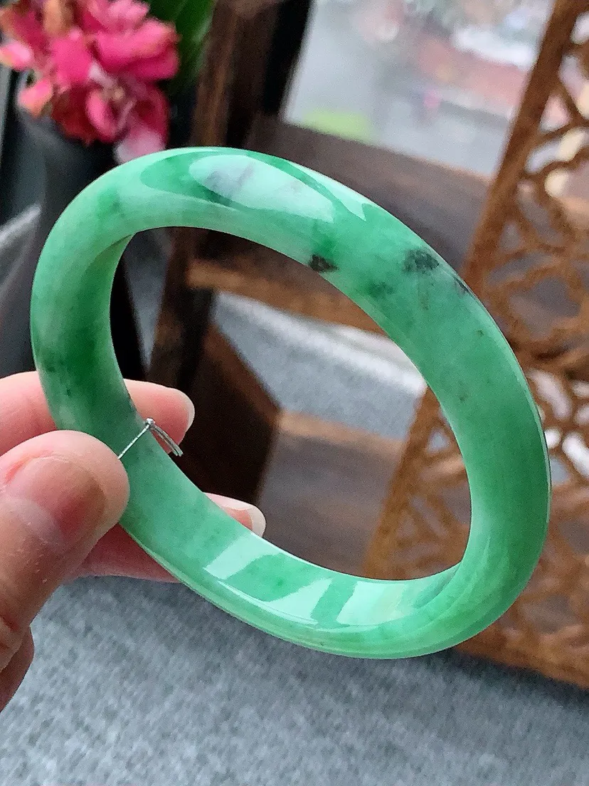 a货翡翠老坑满绿贵妃手镯56-57圈口 尺寸56.5×51×11.2×6.7mm 重量43.35g 