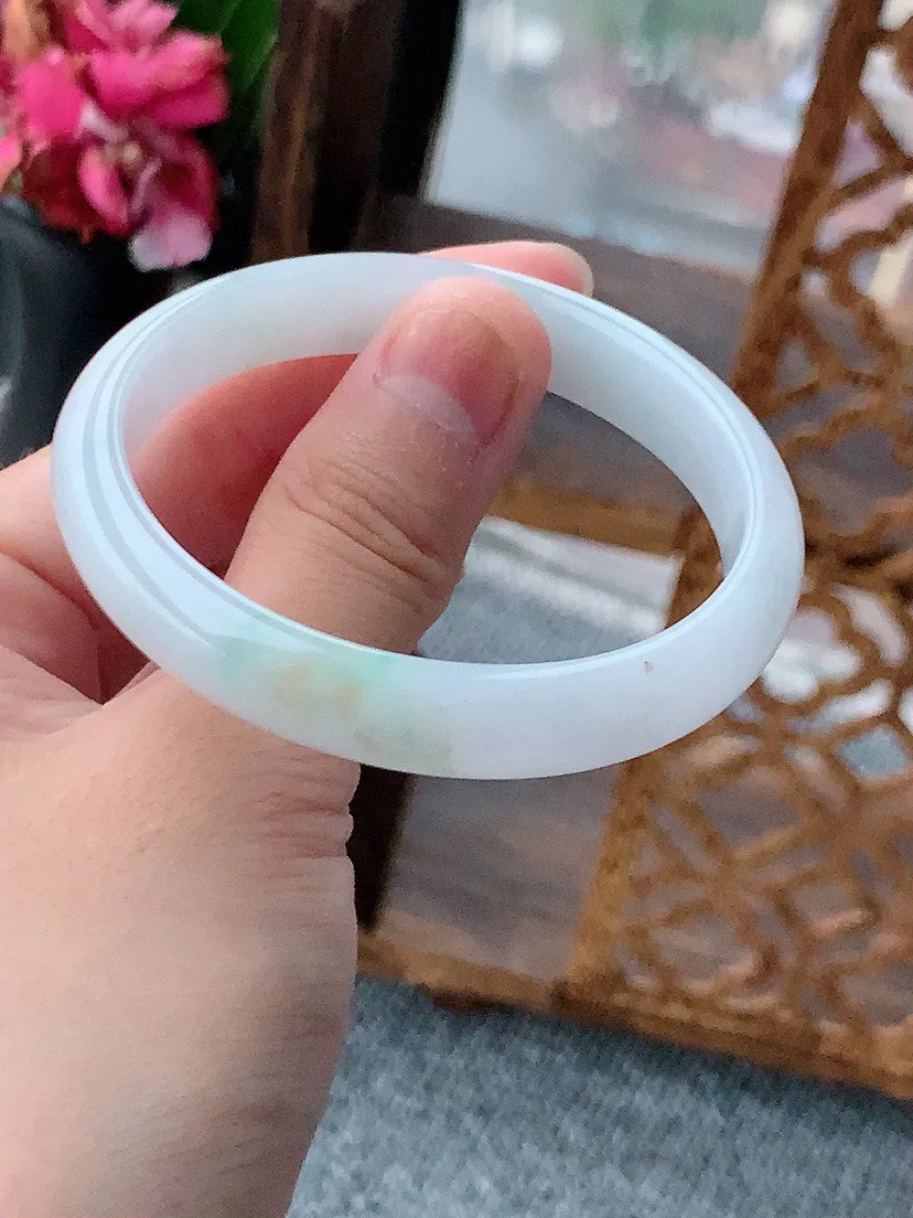 a货翡翠老坑飘绿贵妃手镯52-53小圈口 尺寸52.8×47×10×5.8mm 重量30.40g 0614