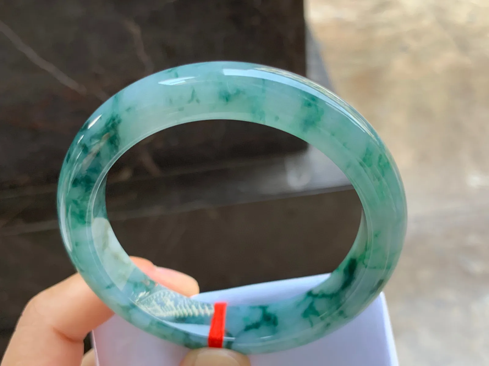 58-12.5-9mm
飘花手镯 底子细腻 花色均匀灵动