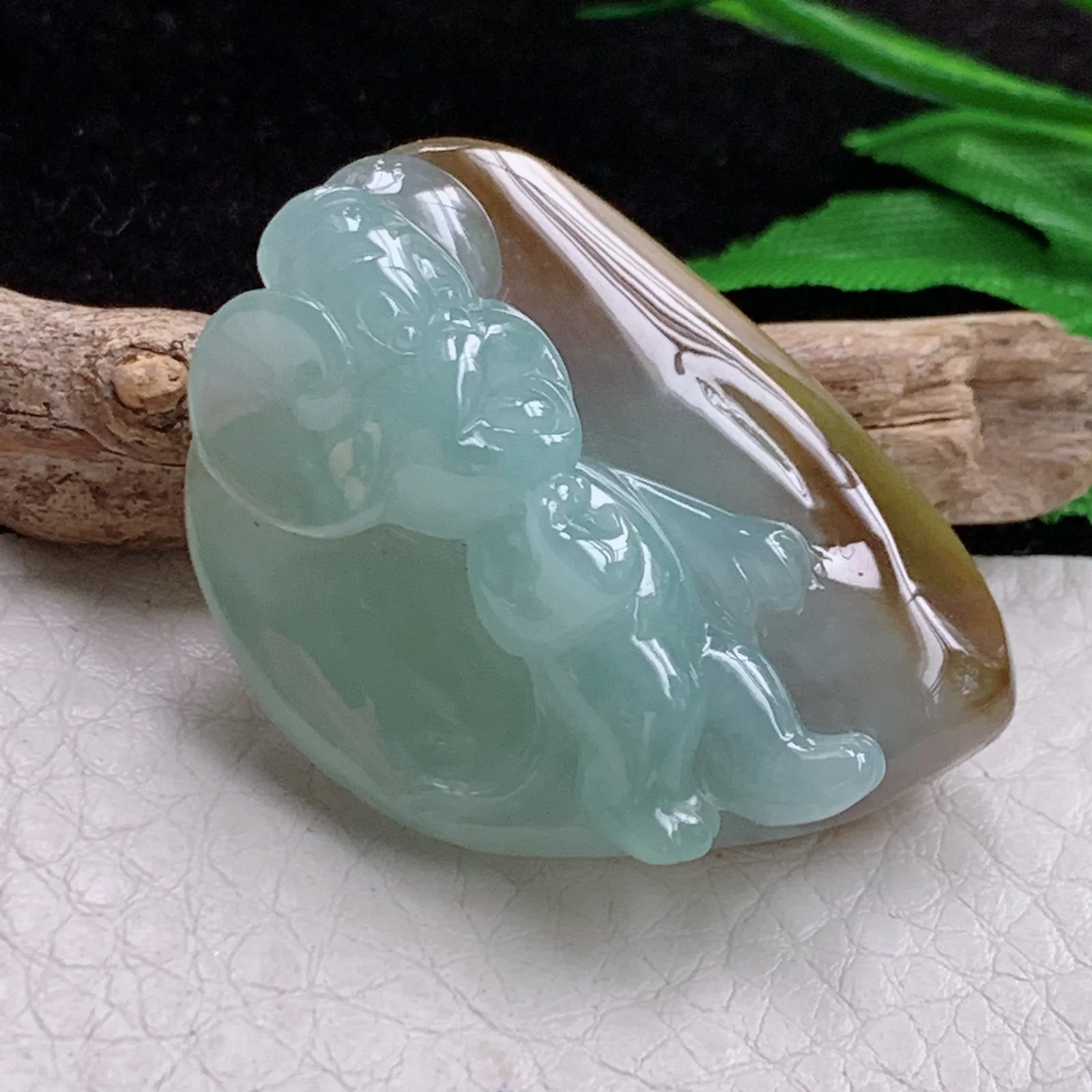 lz实拍38*28.9*14.2老坑精雕胶感双彩可爱卡通米老鼠翡翠鼠玉吊坠