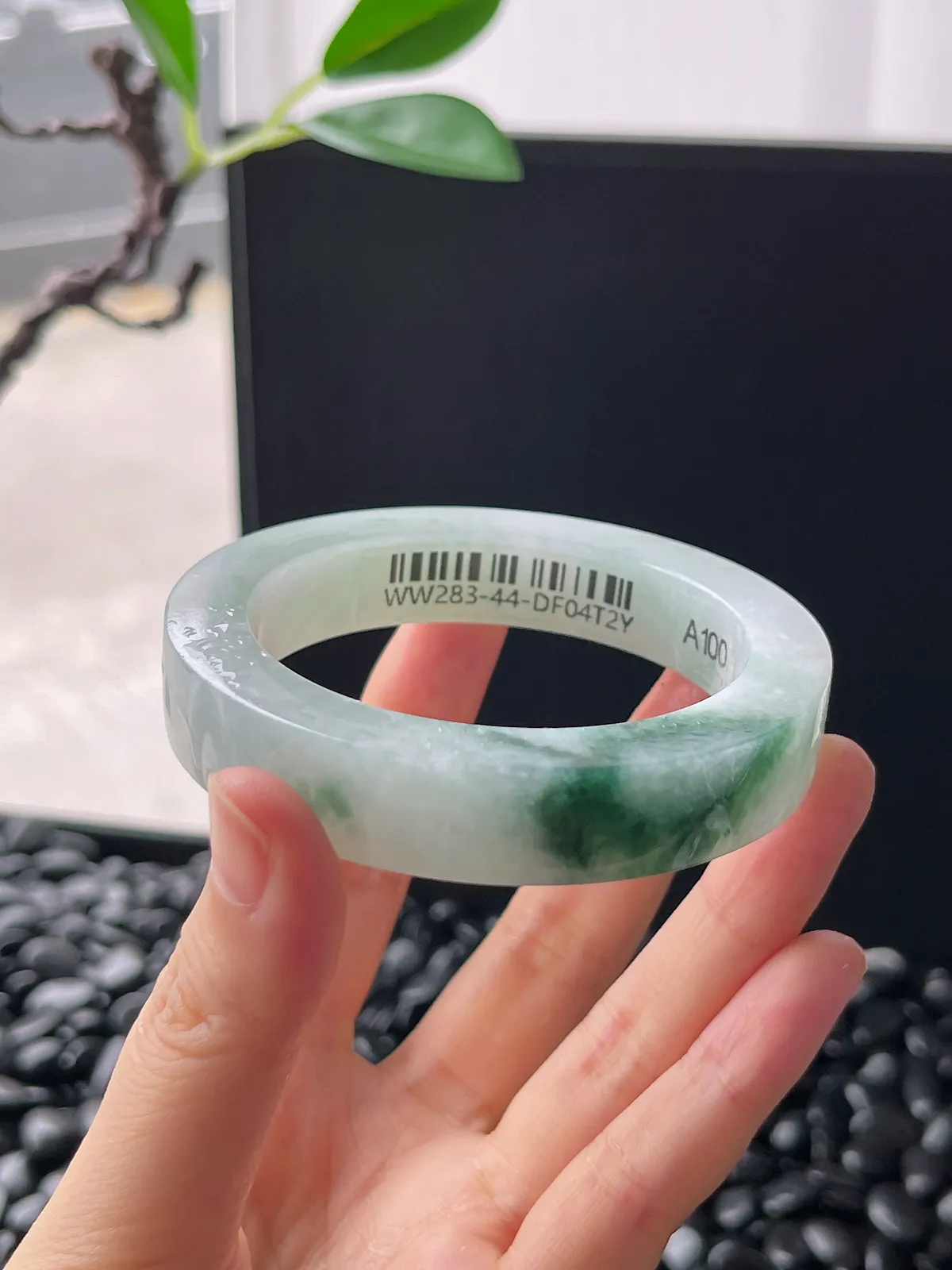 翡翠镯胚，带镯心，⭕️正圈最大做55，圆条最大做51。最小做53。尺寸71-53-12-9