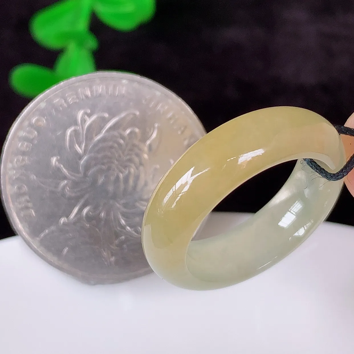 自然光实拍，冰润冰黄翡17mm内径翡翠指环，玉戒指，玉质莹润，好精美好冰润的指环，13圈口，上手纤巧！#1.14