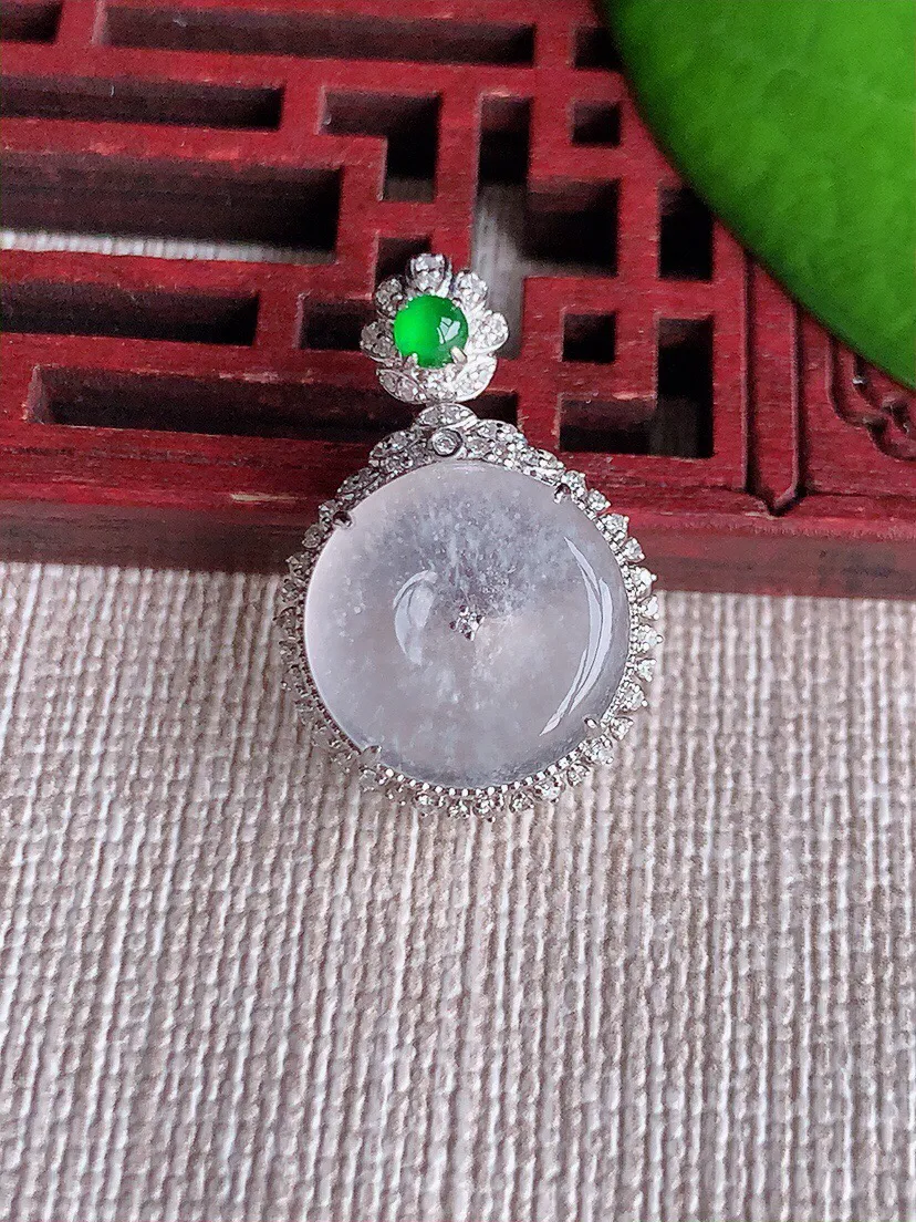 a货翡翠老坑高冰种18K金伴钻镶嵌白月光平安扣吊坠 尺寸24×16×7.7裸石13.2mm 重量2.54g 0615