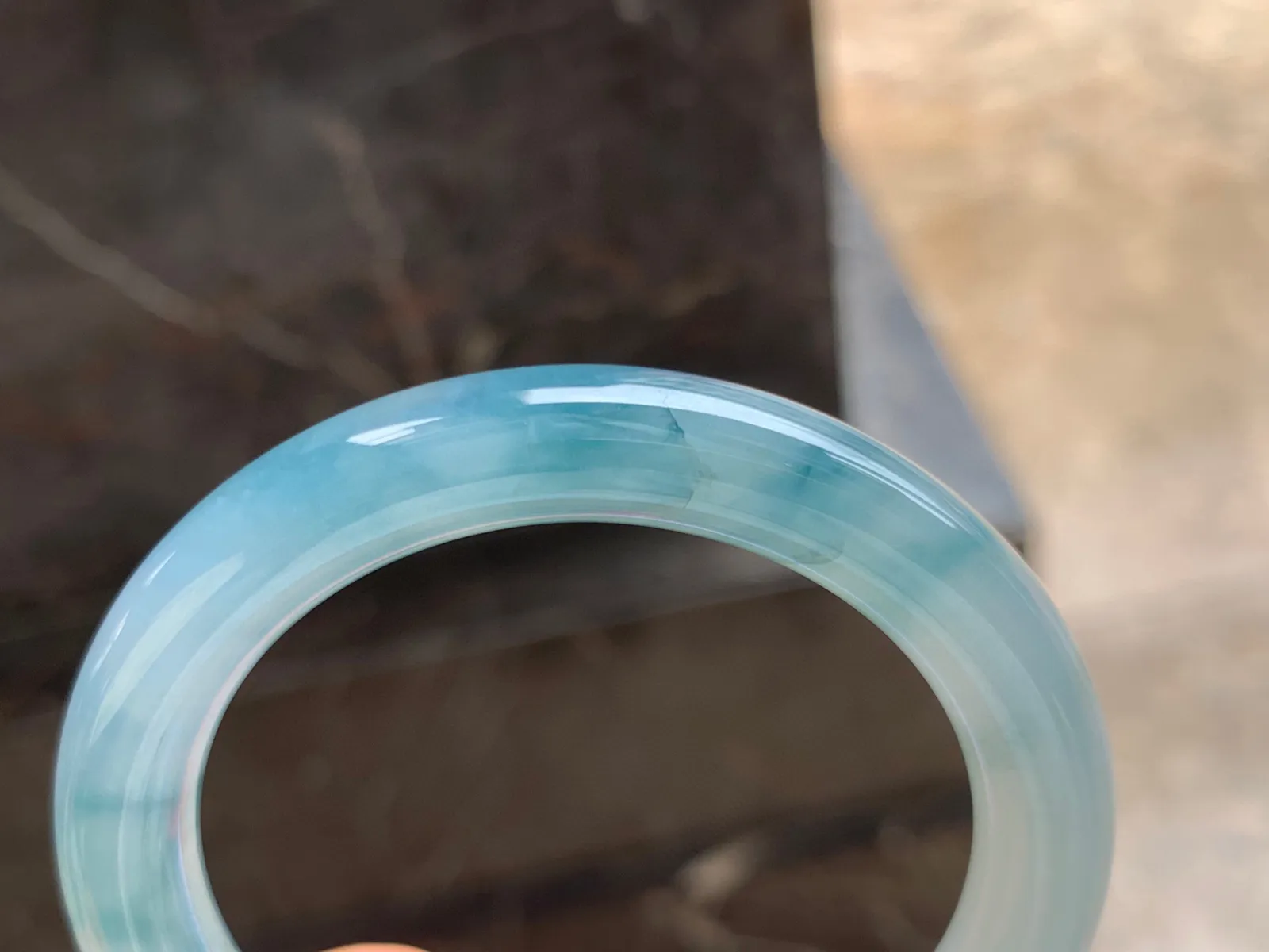 53-9.5mm
冰种飘花圆条手镯 水润蓝花 一处纹  不扣手 最后一图可见