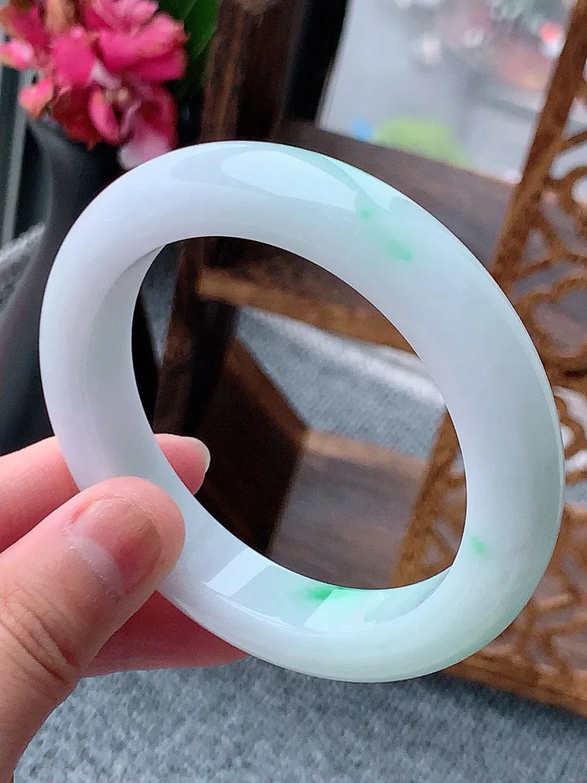 a货翡翠老坑白底青飘阳绿厚装正装正圈手镯56-57圈口  尺寸56.3×11.7×9.6mm 重量6
