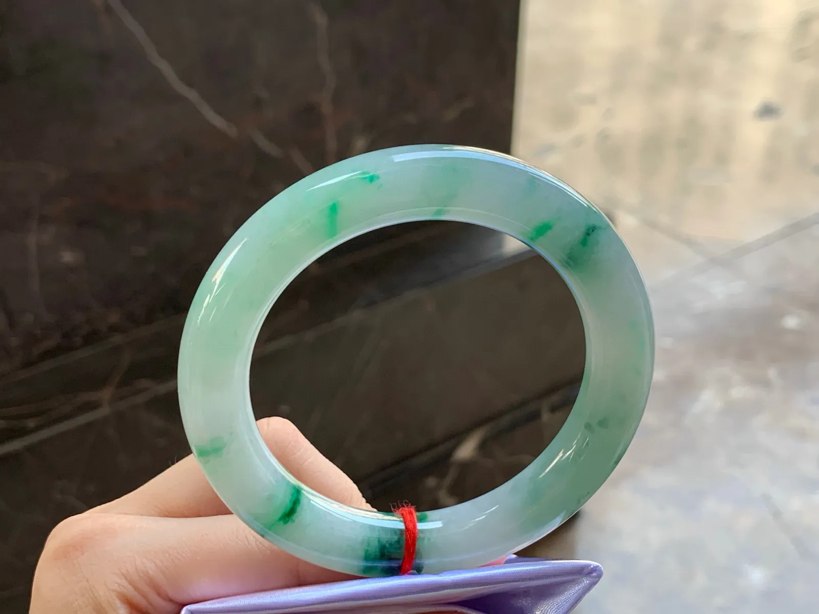 带色福镯
玉质细腻 59.4/11.8mm