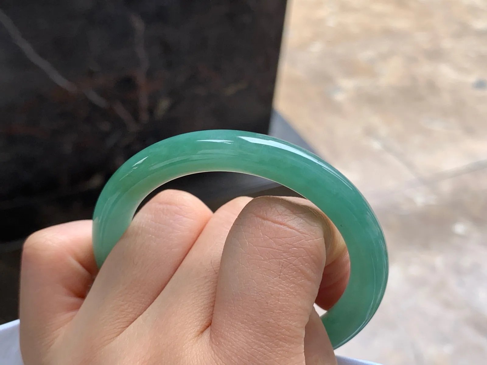 51-8.5

浓绿色圆条手镯^_^颜色鲜艳