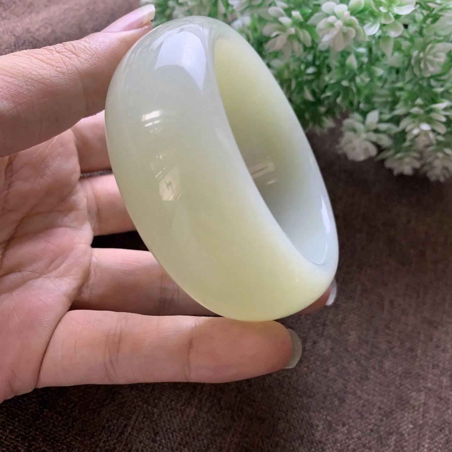 和田玉58.5圈口暖白色手镯，品质好，细腻油润，料子好