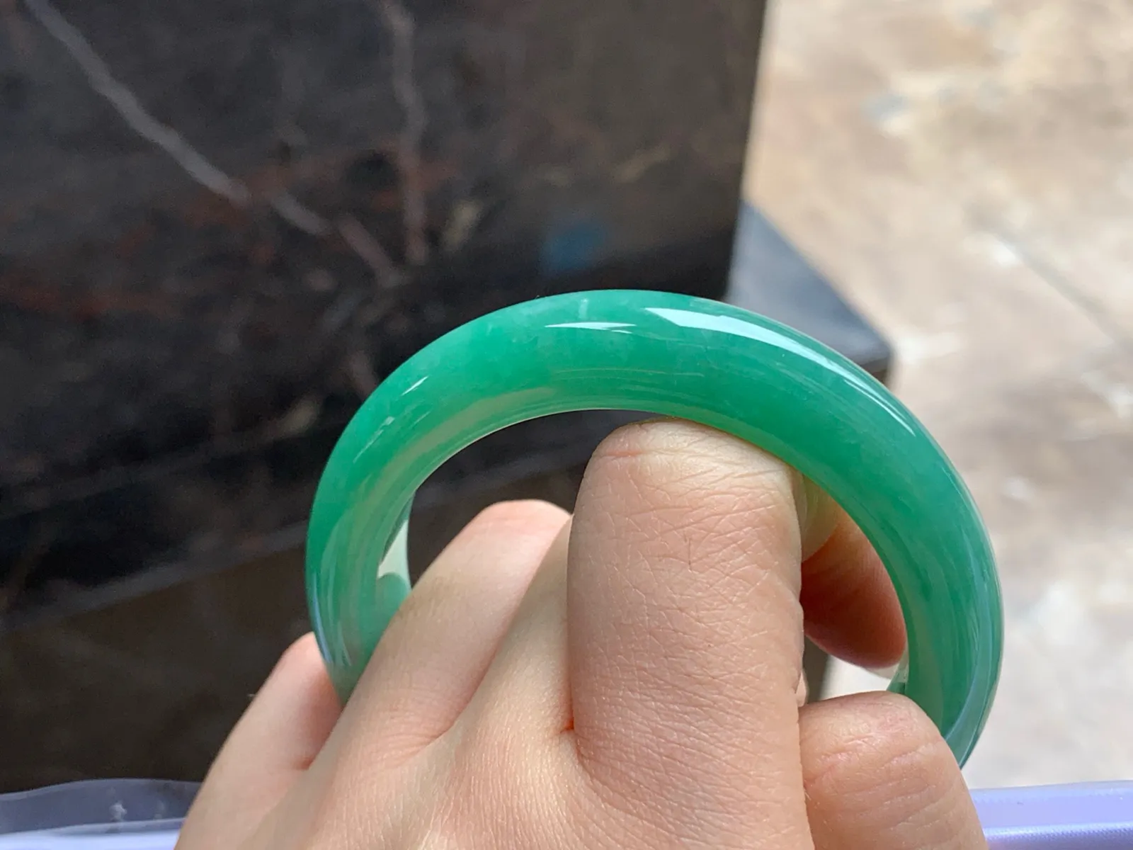 51-12.3-8.5

辣绿色手镯^_^颜色浓郁 鲜艳