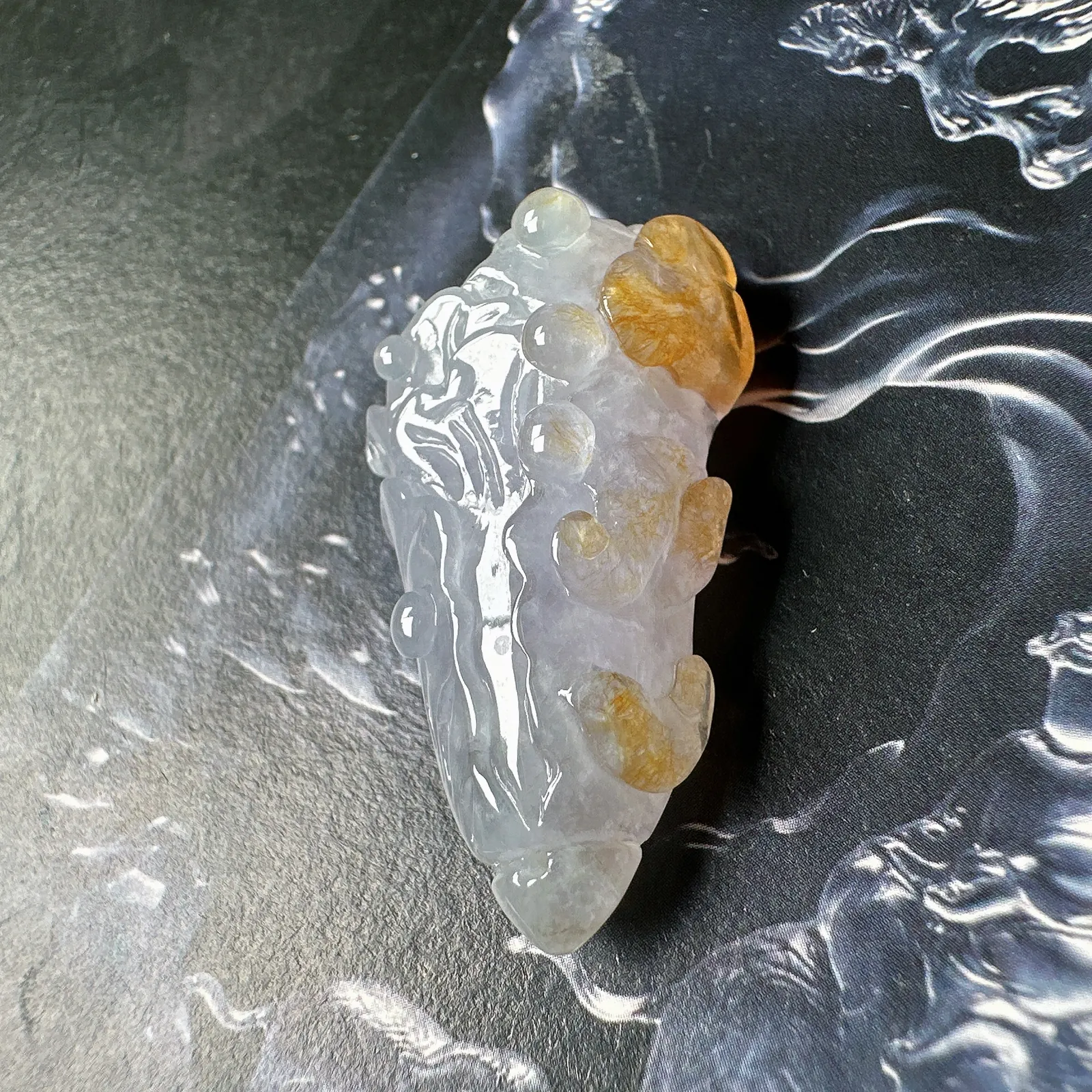 【白菜】冰紫飘黄翡小白菜，难得的冰紫料，种水很不错，招财进宝，财源滚滚，效果很不错，推荐入手。