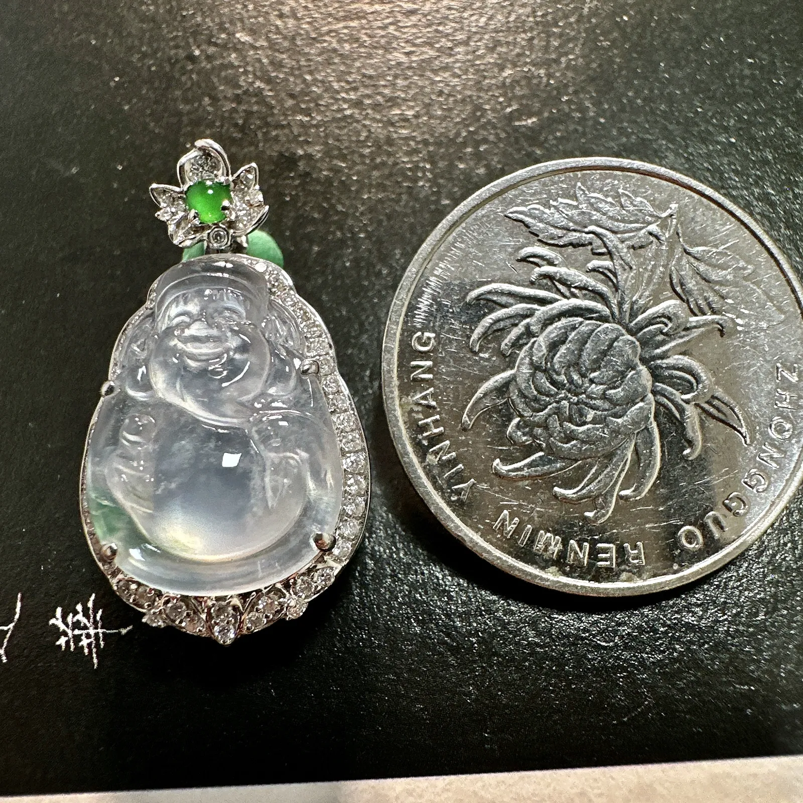 【冰种财神】质地细腻，饱满圆润，笑口常开，18k金钻镶嵌，裸石尺寸17*12.5*4.5毫米