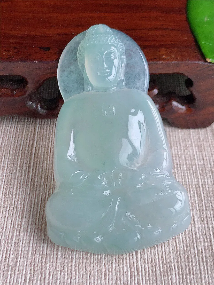 a货翡翠老坑冰种晴水大日如来吊坠 尺寸57.6×34.4×5.6mm 重量19.30g 0617