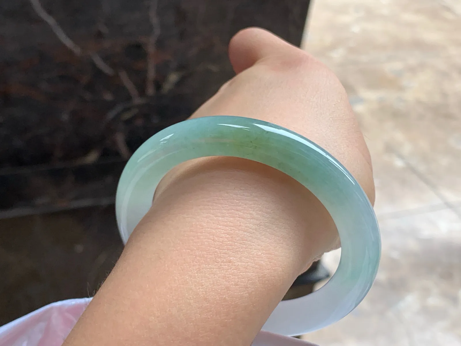 53.5-10

黄翡圆条手镯^_^玉质温润 种水足