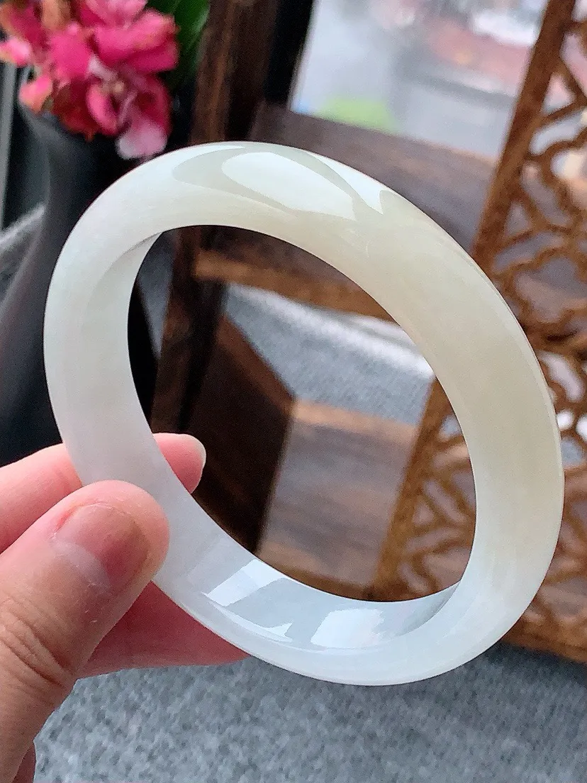 a货翡翠老坑飘黄翡正装正圈手镯60-61大圈口  尺寸60.3×12.6×7.7mm 重量62.45
