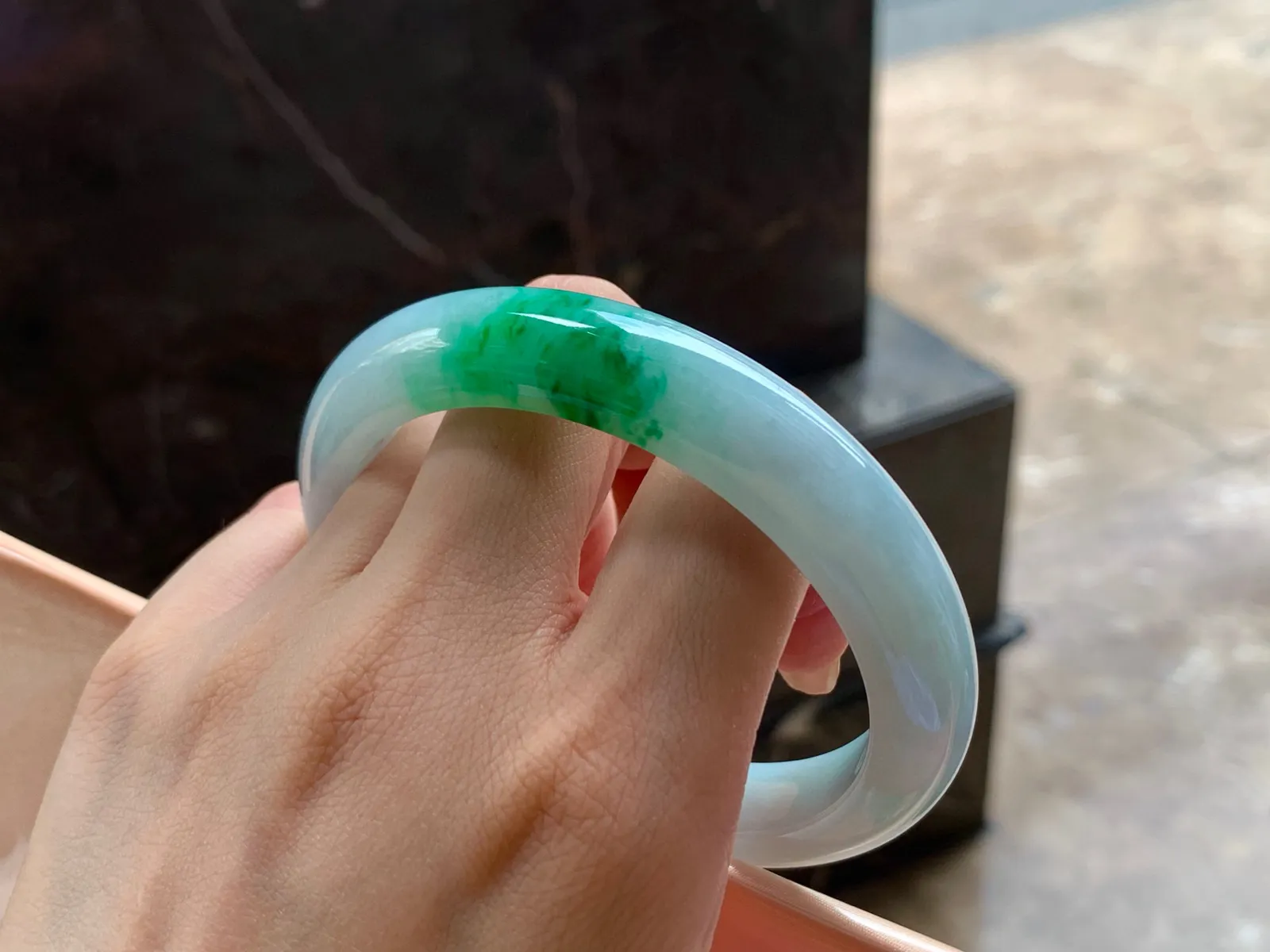 带色大圈手镯
清爽62.1/12/9.3mm