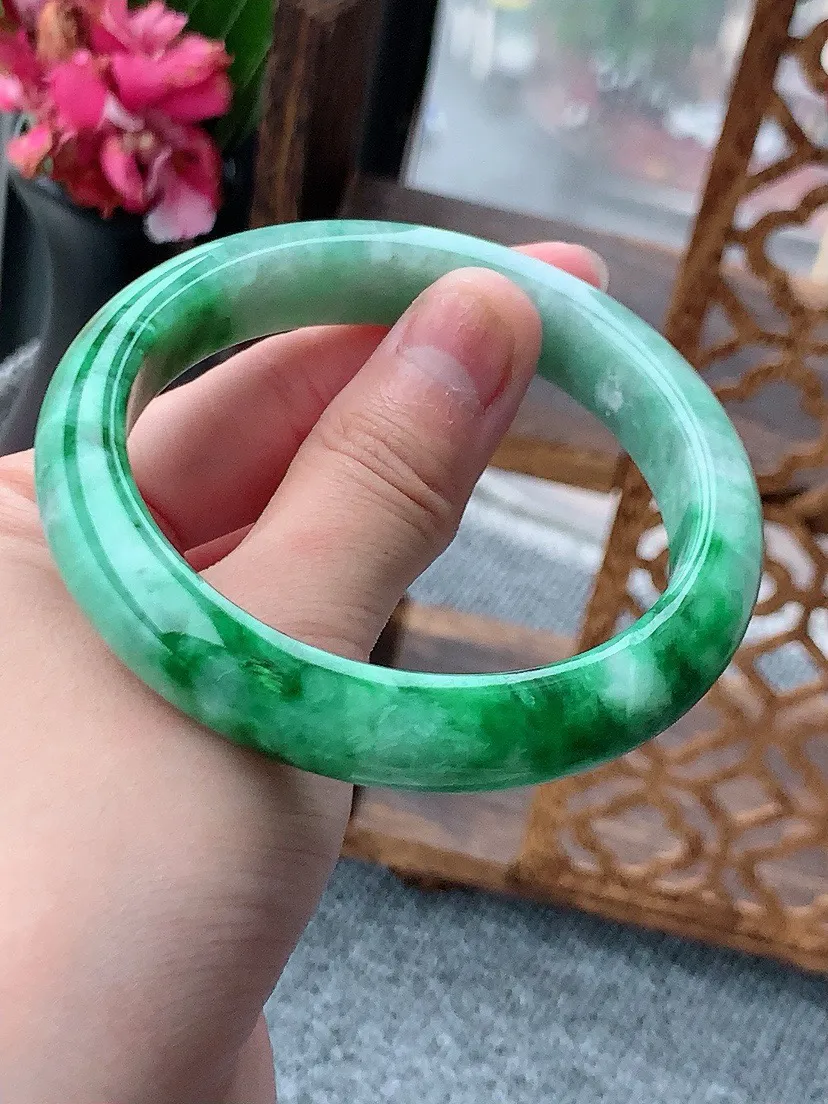 a货翡翠老坑飘绿正装正圈手镯58-59圈口 尺寸58.8×12×8.5mm 重量61.85g 0614