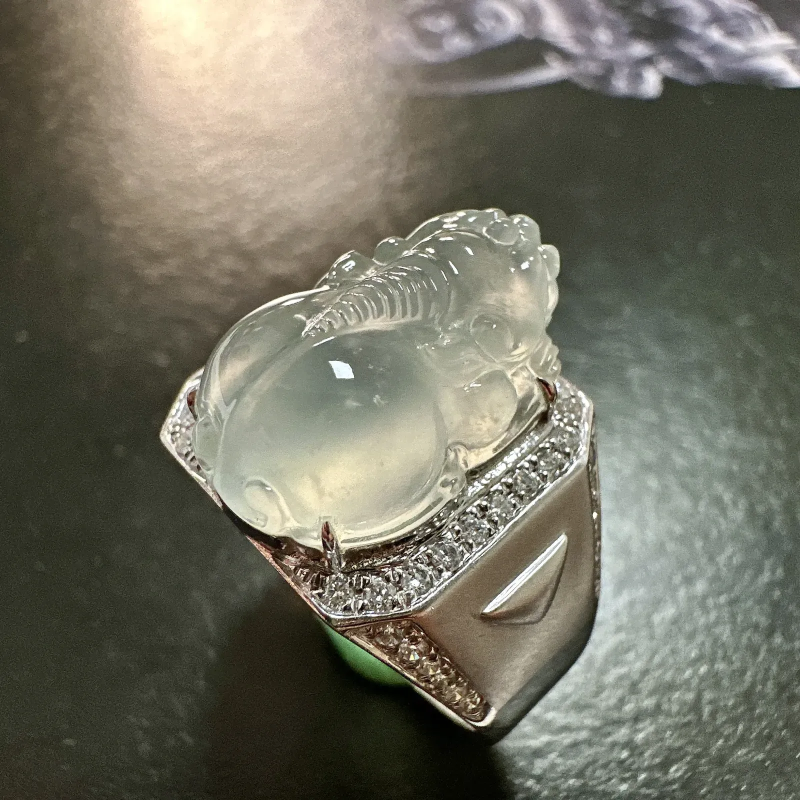【冰种大貔貅戒指】质地细腻，光泽度不错，招财神兽，18k金钻镶嵌，裸石尺寸16.8*11.5*7.7毫米