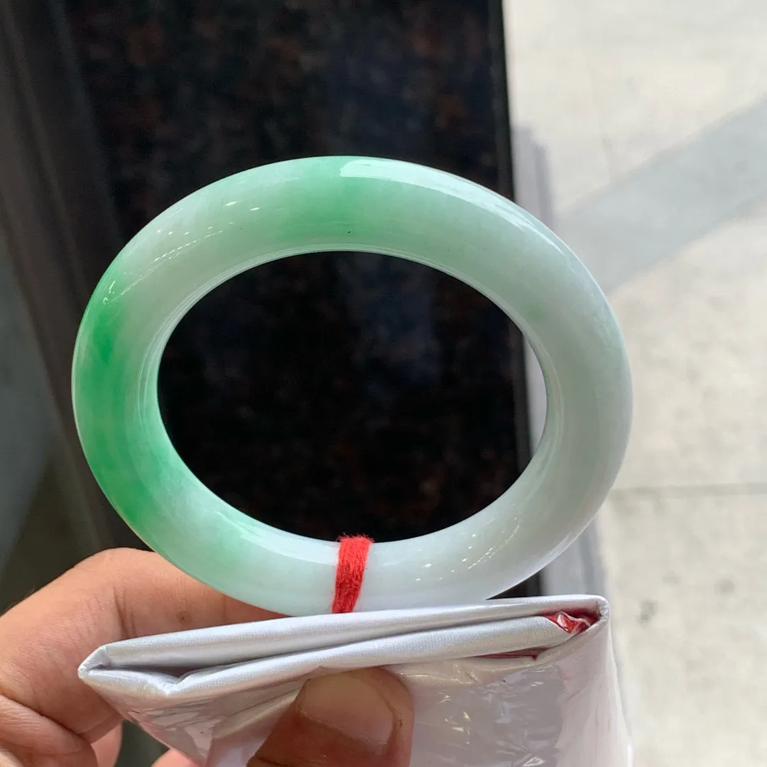 圆条冰糯阳绿 无瑕 尺寸:55.3/11.8/11.6 色好🥰🥰