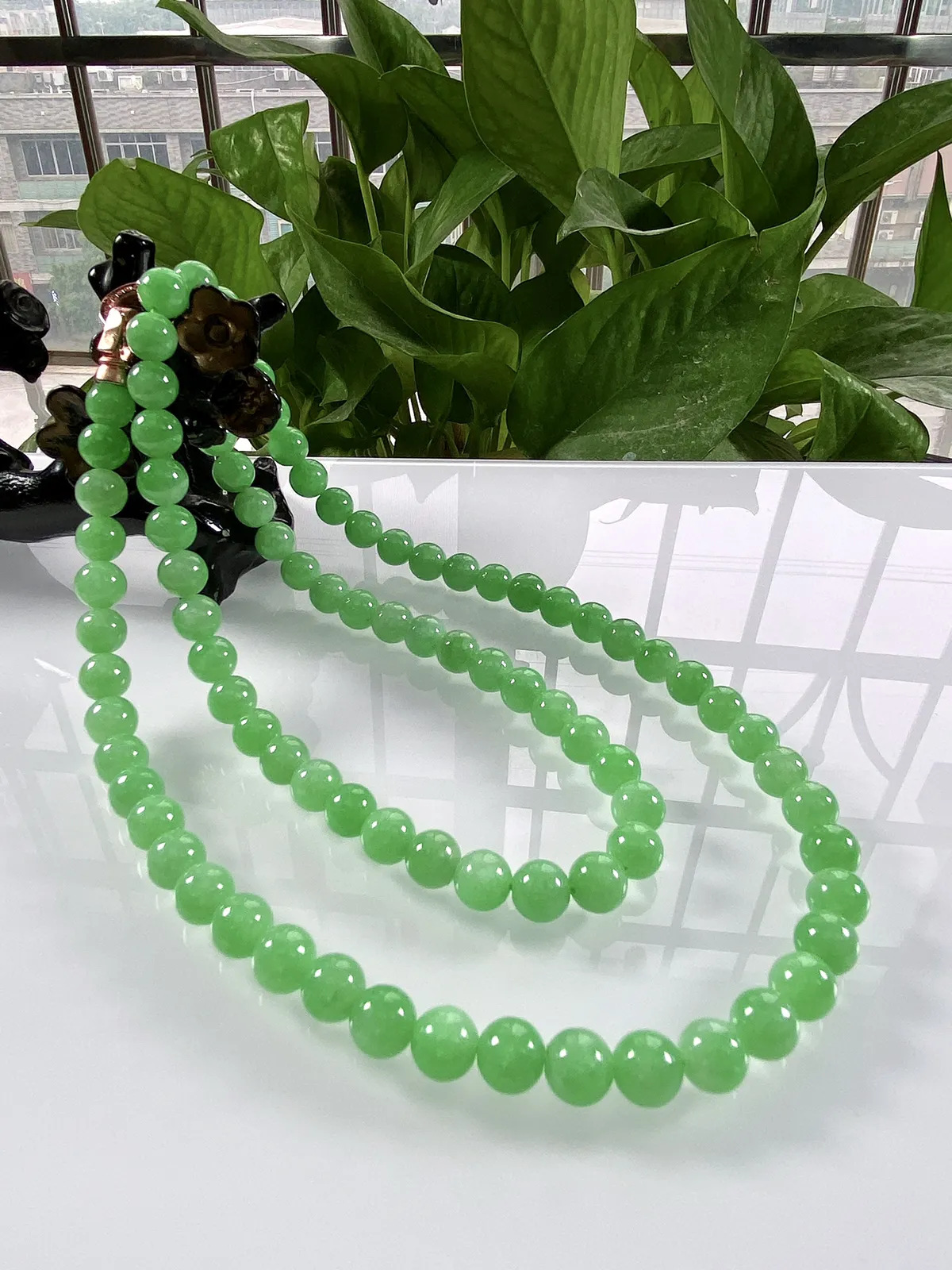 缅甸天然翡翠A货，大卡7.7冰润满绿浅阳绿大圆珠项链手链，尺寸:7.7mm/88颗，长度660mm，