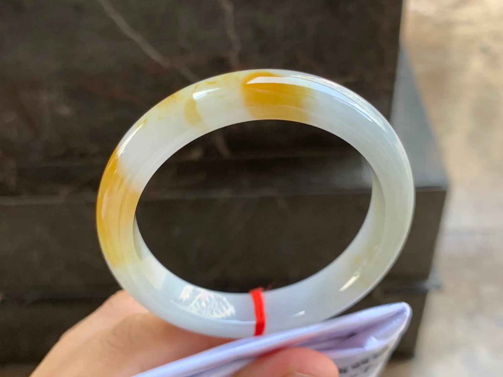 55-11-8mm
黄翡手镯 底子细腻 颜色艳丽
