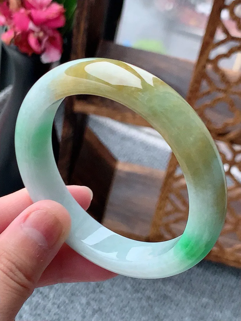 a货翡翠老坑黄加绿双彩正装正圈手镯56-57圈口  尺寸56×12.7×8.8mm 重量62.83g
