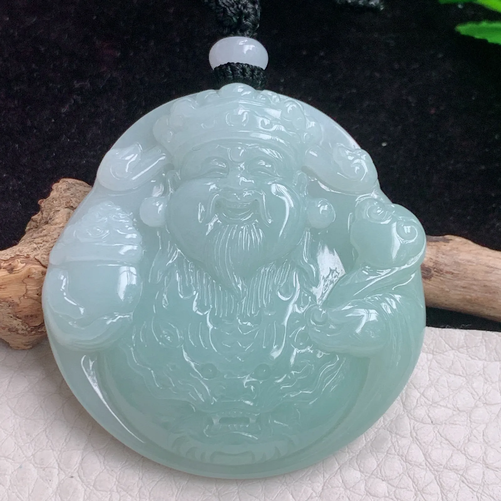 mut实拍50.6*49.2*9老坑精雕胶感清新财神爷玉吊坠 翡翠财爷玉挂件